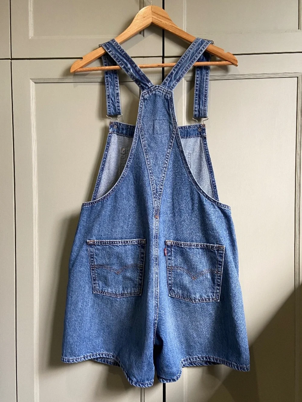 Levi's denim shortalls, medium wash, 100% cotton, classic overalls for summer - Picture 2 of 5